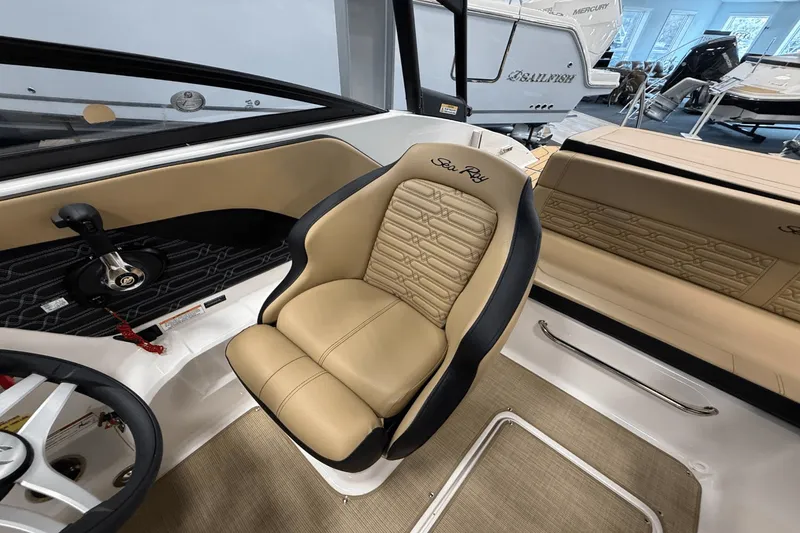 Slide: The Image of Sea Ray SPX 190 2025 - 14