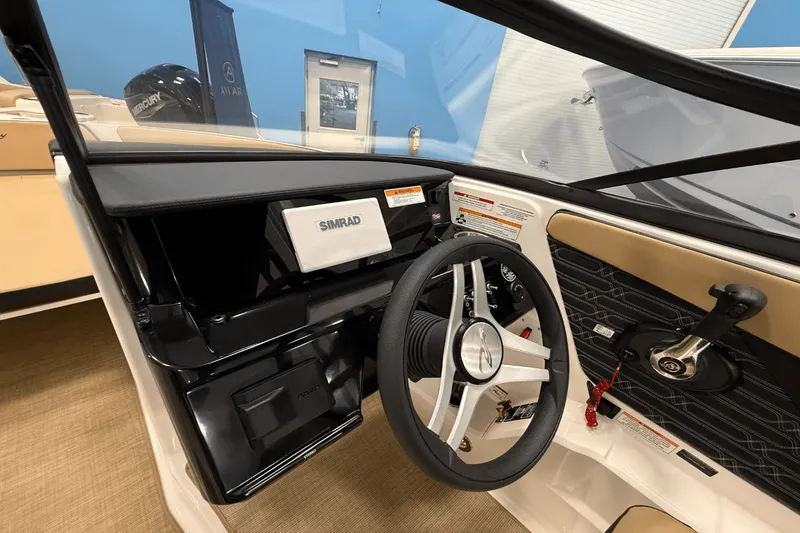 Slide: The Image of Sea Ray SPX 190 2025 - 15