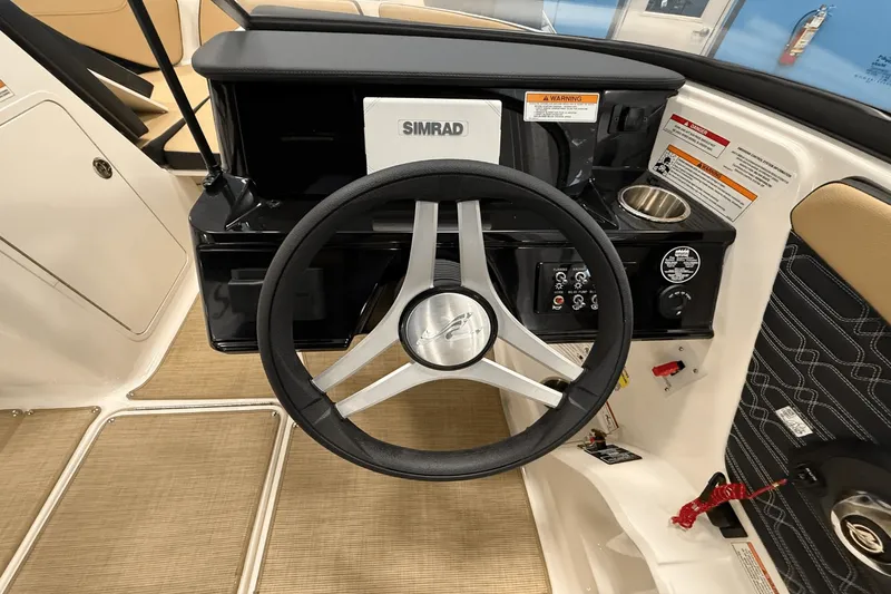 Slide: The Image of Sea Ray SPX 190 2025 - 17