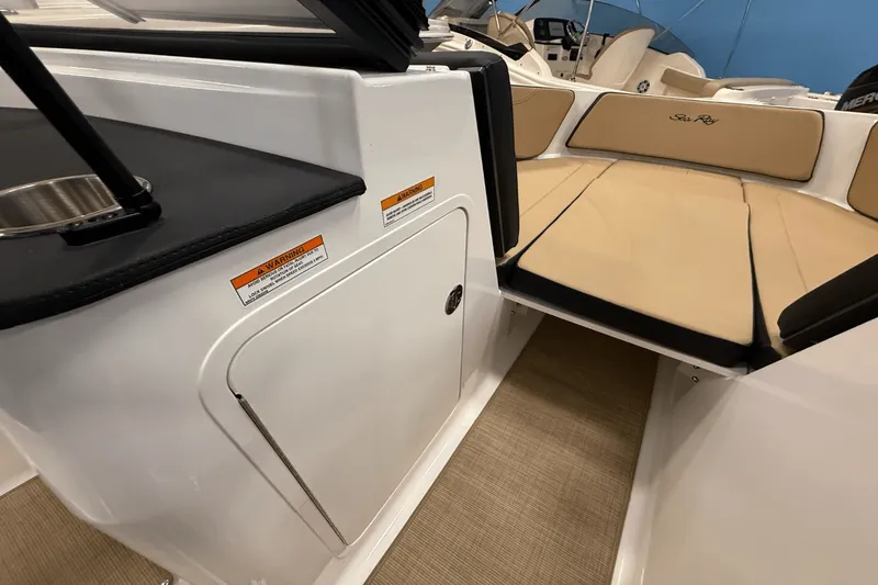 Slide: The Image of Sea Ray SPX 190 2025 - 22