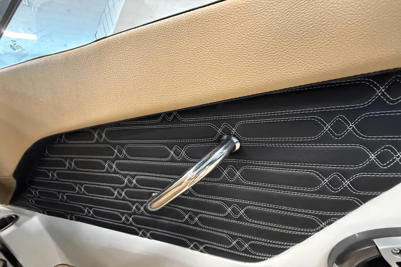 Slide: The Image of Sea Ray SPX 190 2025 - 26