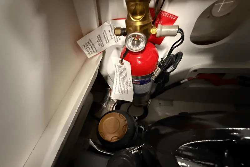 Slide: The Image of Sea Ray SPX 190 2025 - 27