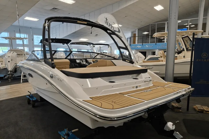 Slide: The Image of Sea Ray SPX 190 2025 - 3