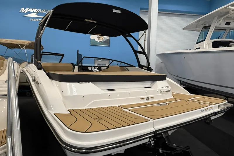 Slide: The Image of Sea Ray SPX 190 2025 - 4