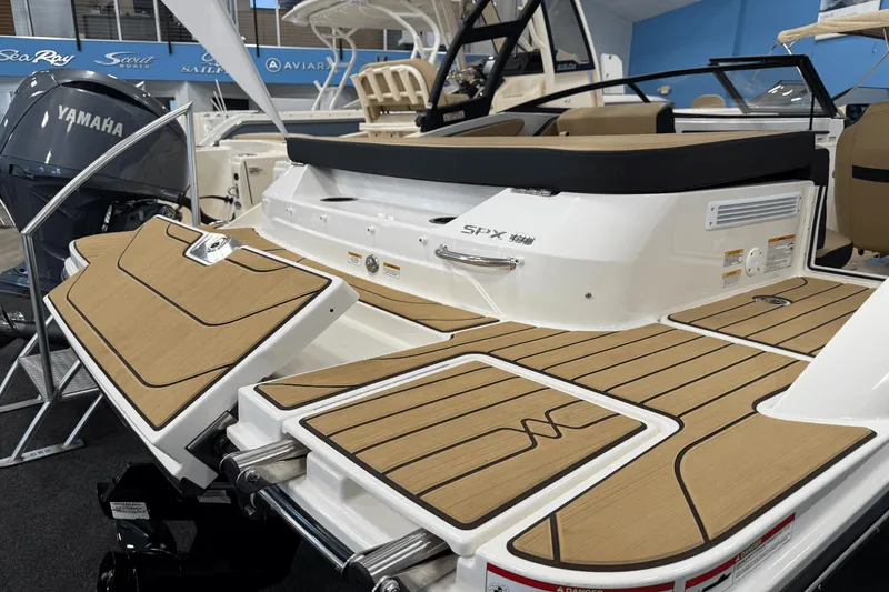 Slide: The Image of Sea Ray SPX 190 2025 - 6