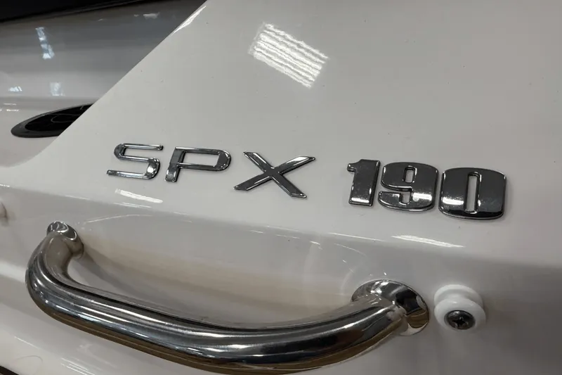 Slide: The Image of Sea Ray SPX 190 2025 - 8