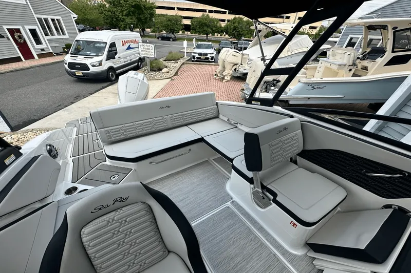 Slide: The Image of Sea Ray SPX 210 Outboard 2025 - 11