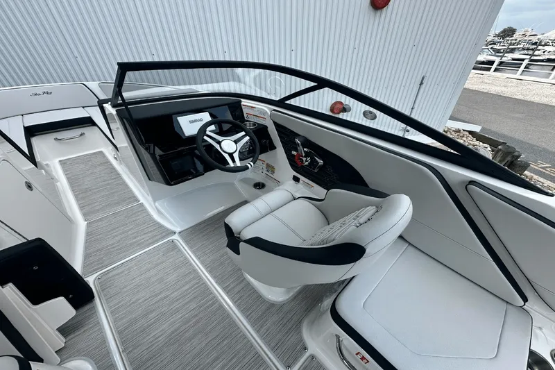 Slide: The Image of Sea Ray SPX 210 Outboard 2025 - 13