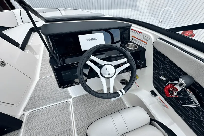 Slide: The Image of Sea Ray SPX 210 Outboard 2025 - 14