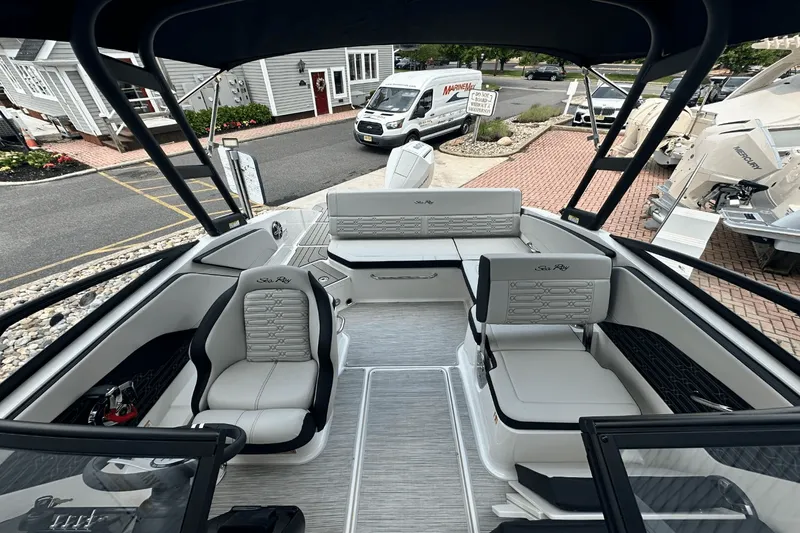 Slide: The Image of Sea Ray SPX 210 Outboard 2025 - 16