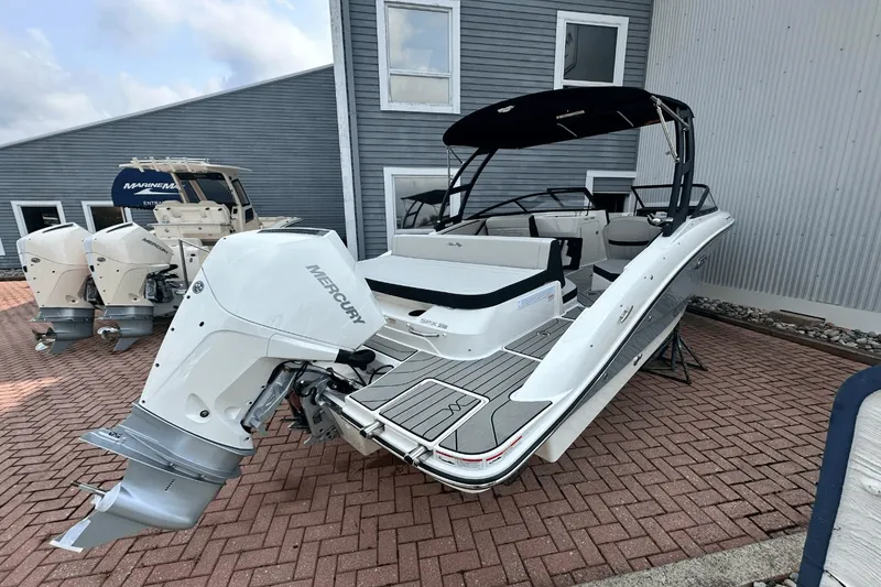 Slide: The Image of Sea Ray SPX 210 Outboard 2025 - 4