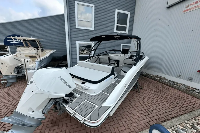 Slide: The Image of Sea Ray SPX 210 Outboard 2025 - 5