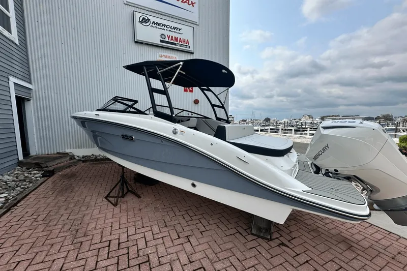 Slide: The Image of Sea Ray SPX 210 Outboard 2025 - 7