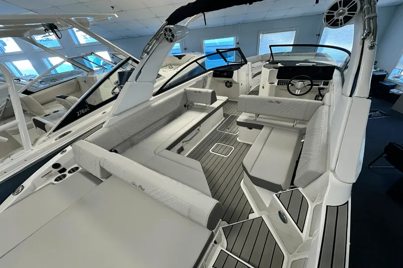 Slide: The Image of Sea Ray SDX 270 2025 - 15