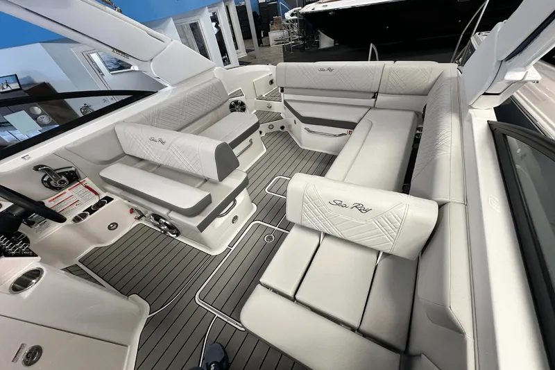 Slide: The Image of Sea Ray SDX 270 2025 - 20