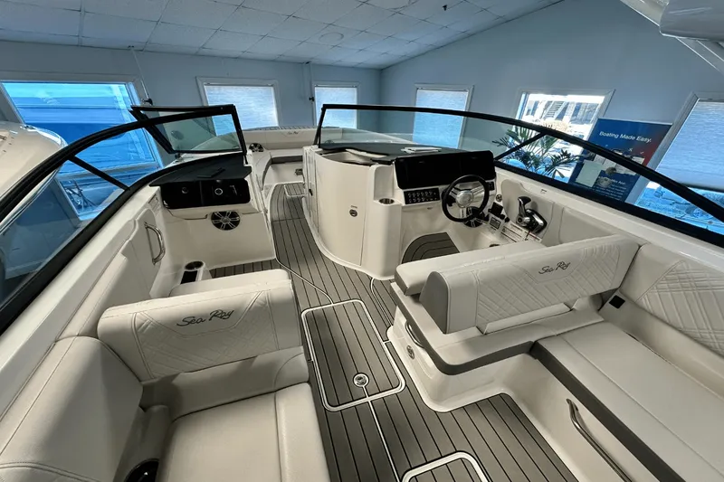 Slide: The Image of Sea Ray SDX 270 2025 - 21