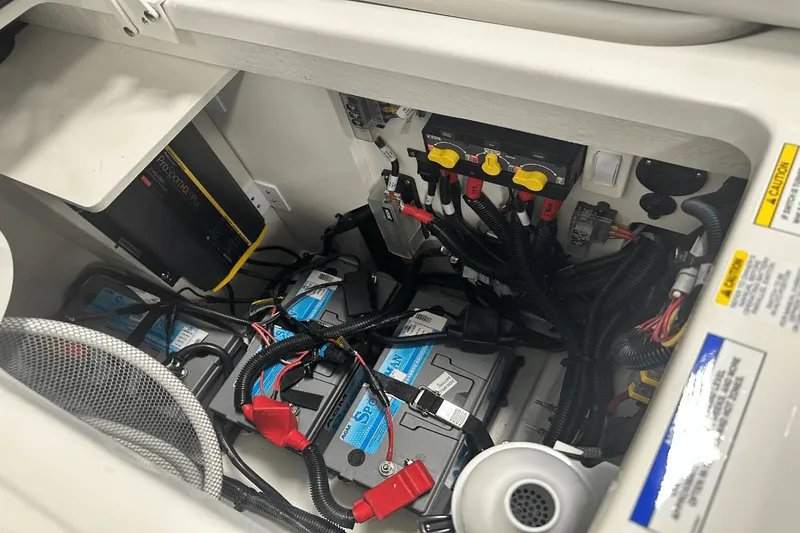 Slide: The Image of Sea Ray SDX 270 2025 - 35