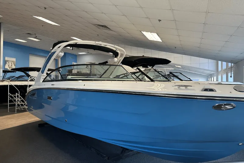 Slide: The Image of Sea Ray SDX 270 2025 - 36