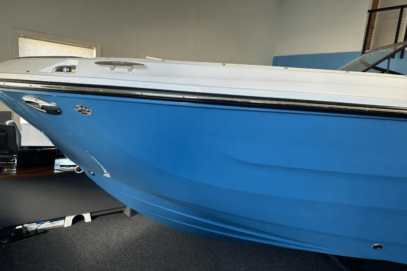 Slide: The Image of Sea Ray SDX 270 2025 - 38