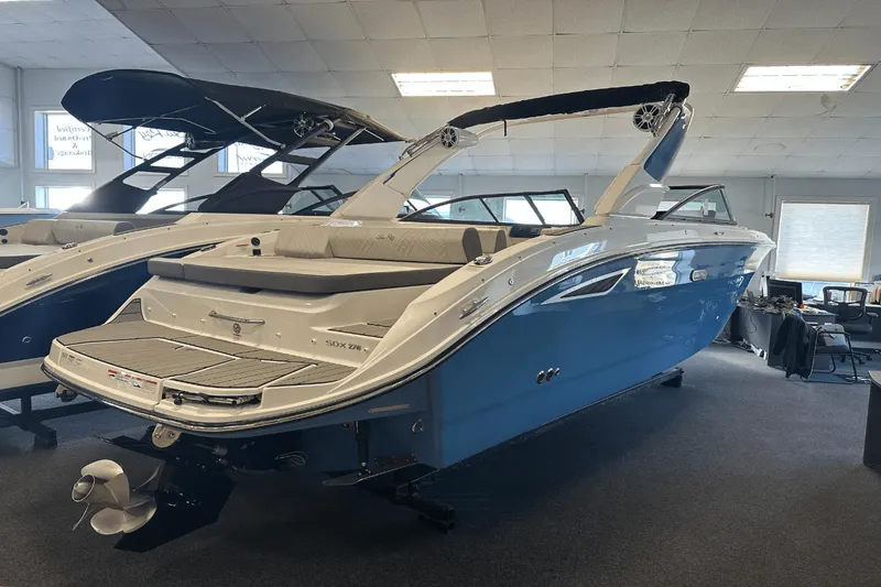 Slide: The Image of Sea Ray SDX 270 2025 - 4