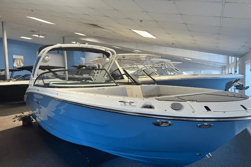 Slide: The Image of Sea Ray SDX 270 2025 - 40