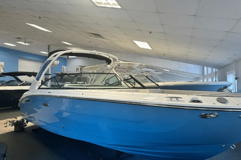 Slide: The Image of Sea Ray SDX 270 2025 - 41