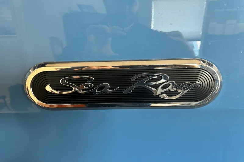 Slide: The Image of Sea Ray SDX 270 2025 - 5