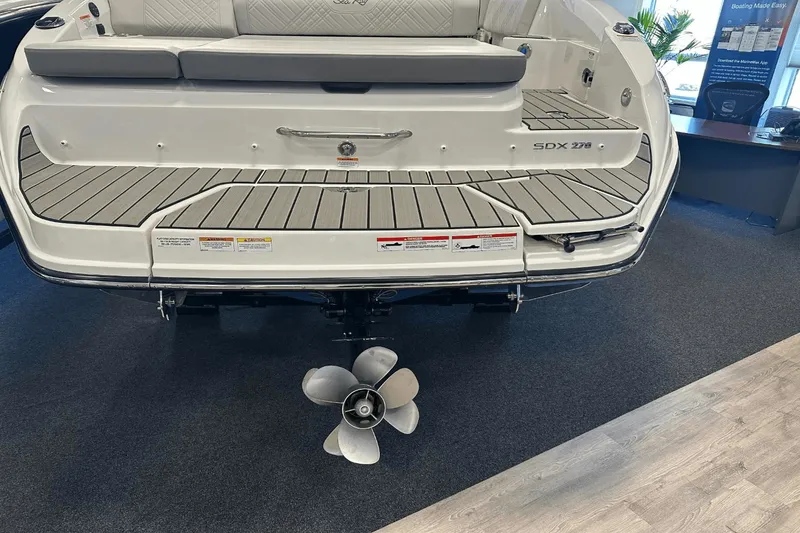 Slide: The Image of Sea Ray SDX 270 2025 - 7