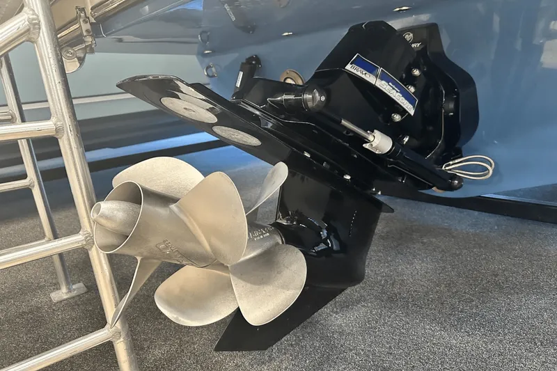 Slide: The Image of Sea Ray SDX 270 2025 - 8