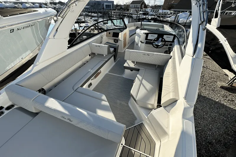Slide: The Image of Sea Ray SDX 270 Outboard 2025 - 11