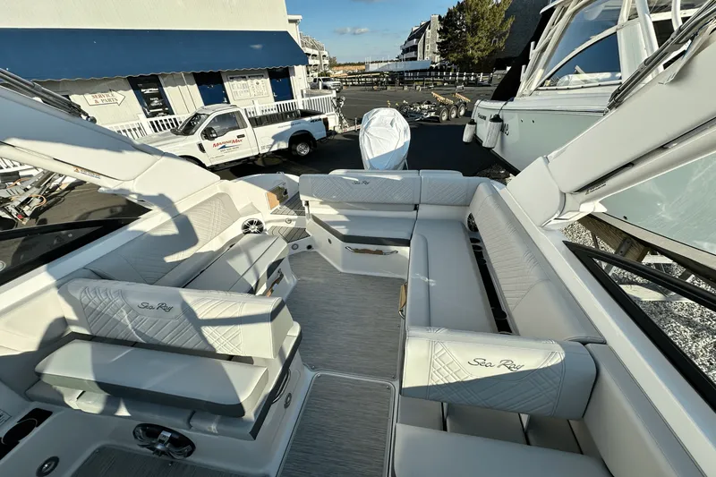 Slide: The Image of Sea Ray SDX 270 Outboard 2025 - 15