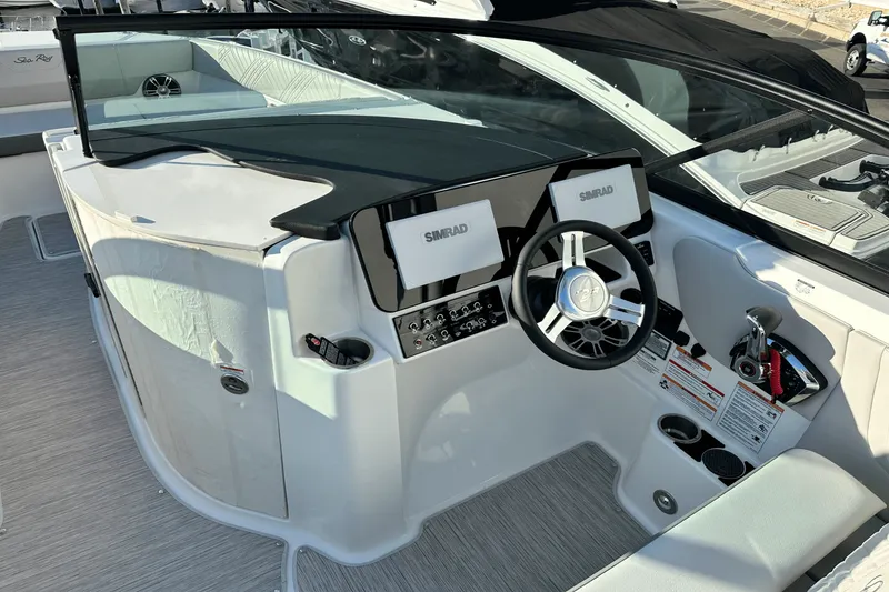 Slide: The Image of Sea Ray SDX 270 Outboard 2025 - 16