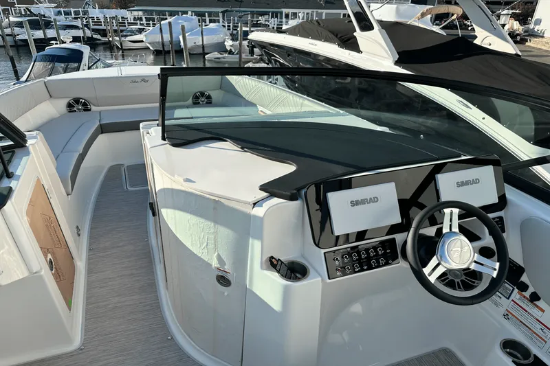 Slide: The Image of Sea Ray SDX 270 Outboard 2025 - 17