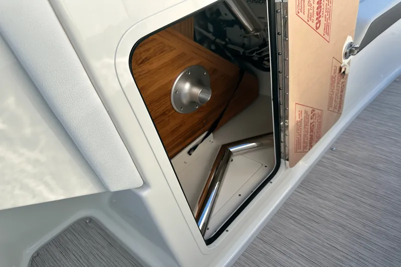 Slide: The Image of Sea Ray SDX 270 Outboard 2025 - 22