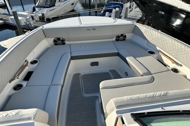 Slide: The Image of Sea Ray SDX 270 Outboard 2025 - 23