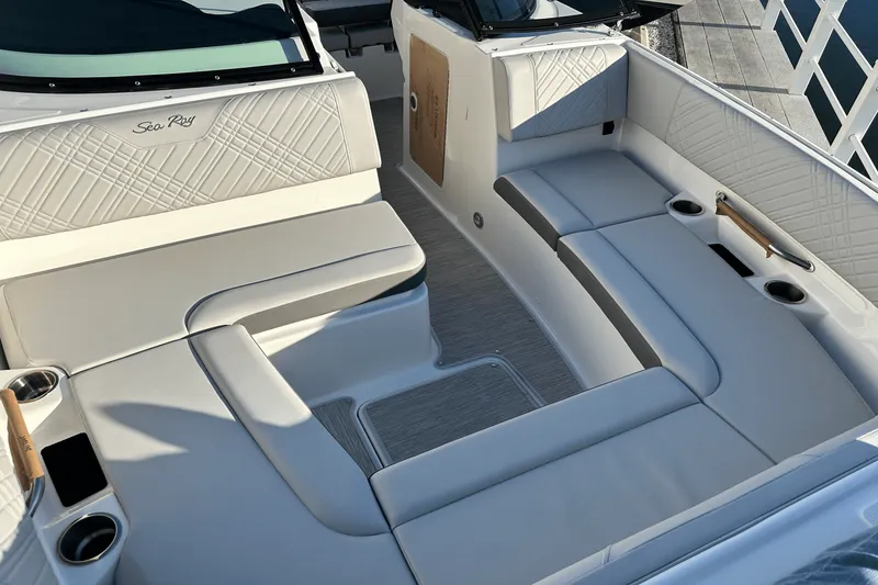 Slide: The Image of Sea Ray SDX 270 Outboard 2025 - 25