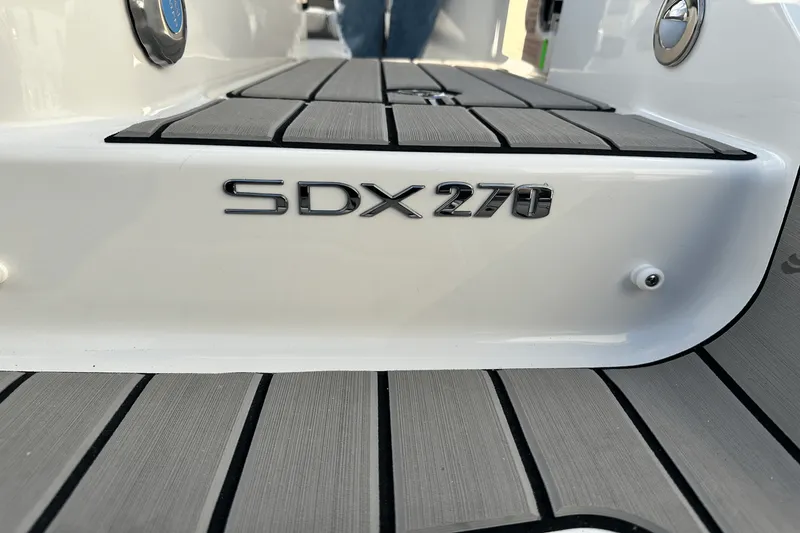 Slide: The Image of Sea Ray SDX 270 Outboard 2025 - 27