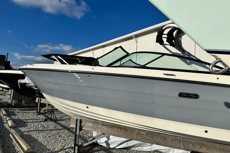 Slide: The Image of Sea Ray SDX 270 Outboard 2025 - 3