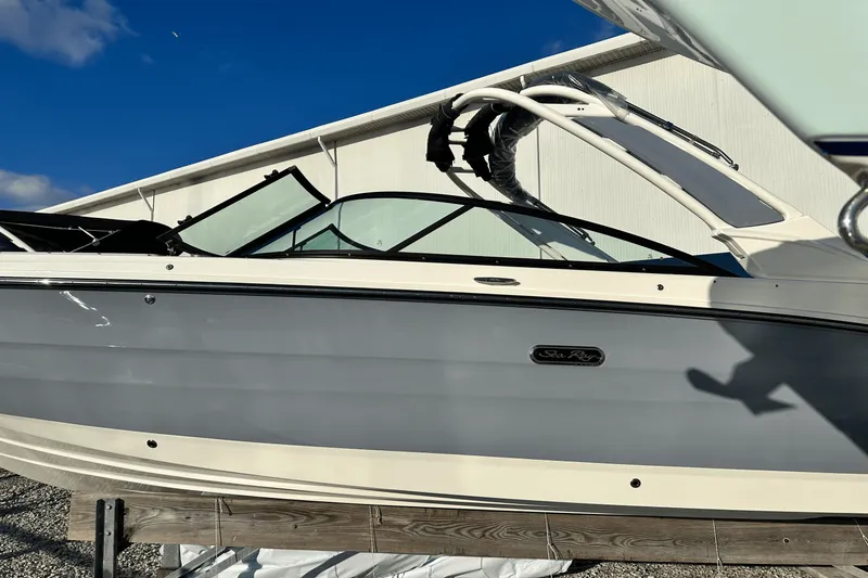 Slide: The Image of Sea Ray SDX 270 Outboard 2025 - 4