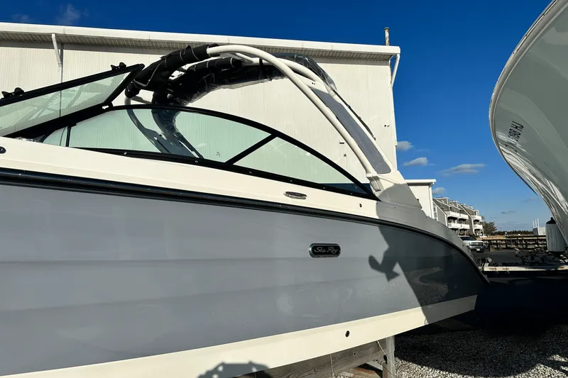 Slide: The Image of Sea Ray SDX 270 Outboard 2025 - 7