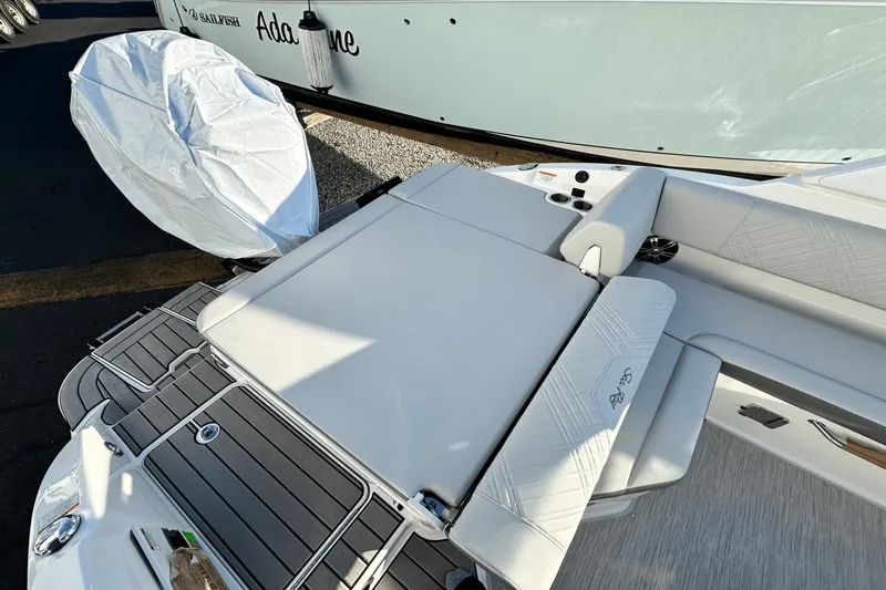 Slide: The Image of Sea Ray SDX 270 Outboard 2025 - 9