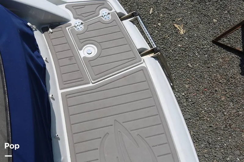 Slide: The Image of Crownline Boats 264CR 2018 - 12508747