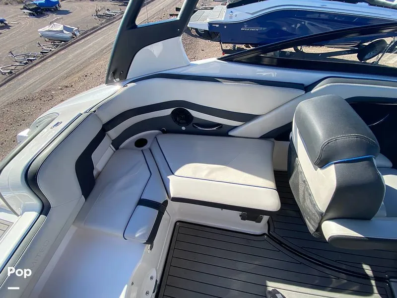 Slide: The Image of Stern Seating - 11778340