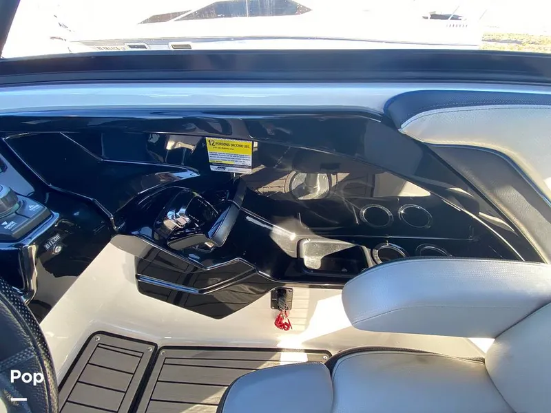 Slide: The Image of Driver Side Throttle/cup Holders - 11778367