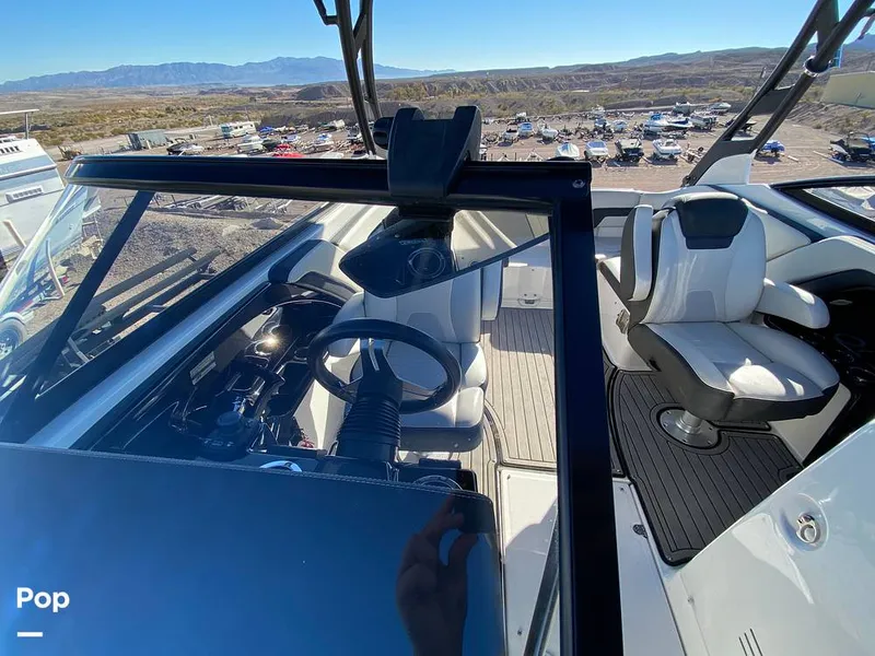 Slide: The Image of Windshield - Walk Through - 11778397