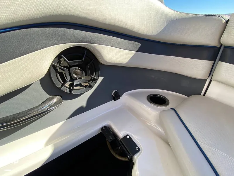Slide: The Image of Stern Seating/cup Holder - 11778410