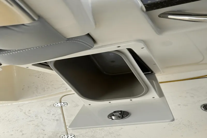 Slide: The Image of Scout 255 Dorado 2025 - 11