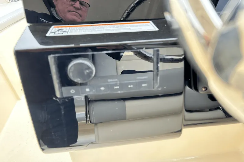 Slide: The Image of Scout 255 Dorado 2025 - 14