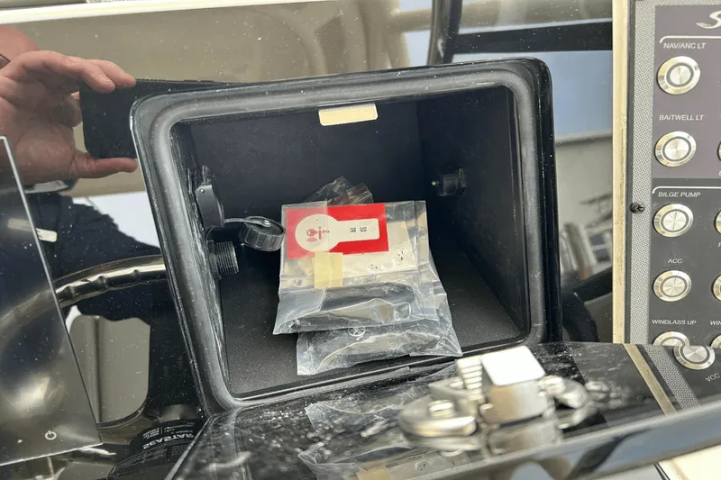 Slide: The Image of Scout 255 Dorado 2025 - 15