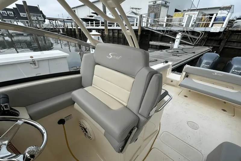 Slide: The Image of Scout 255 Dorado 2025 - 16